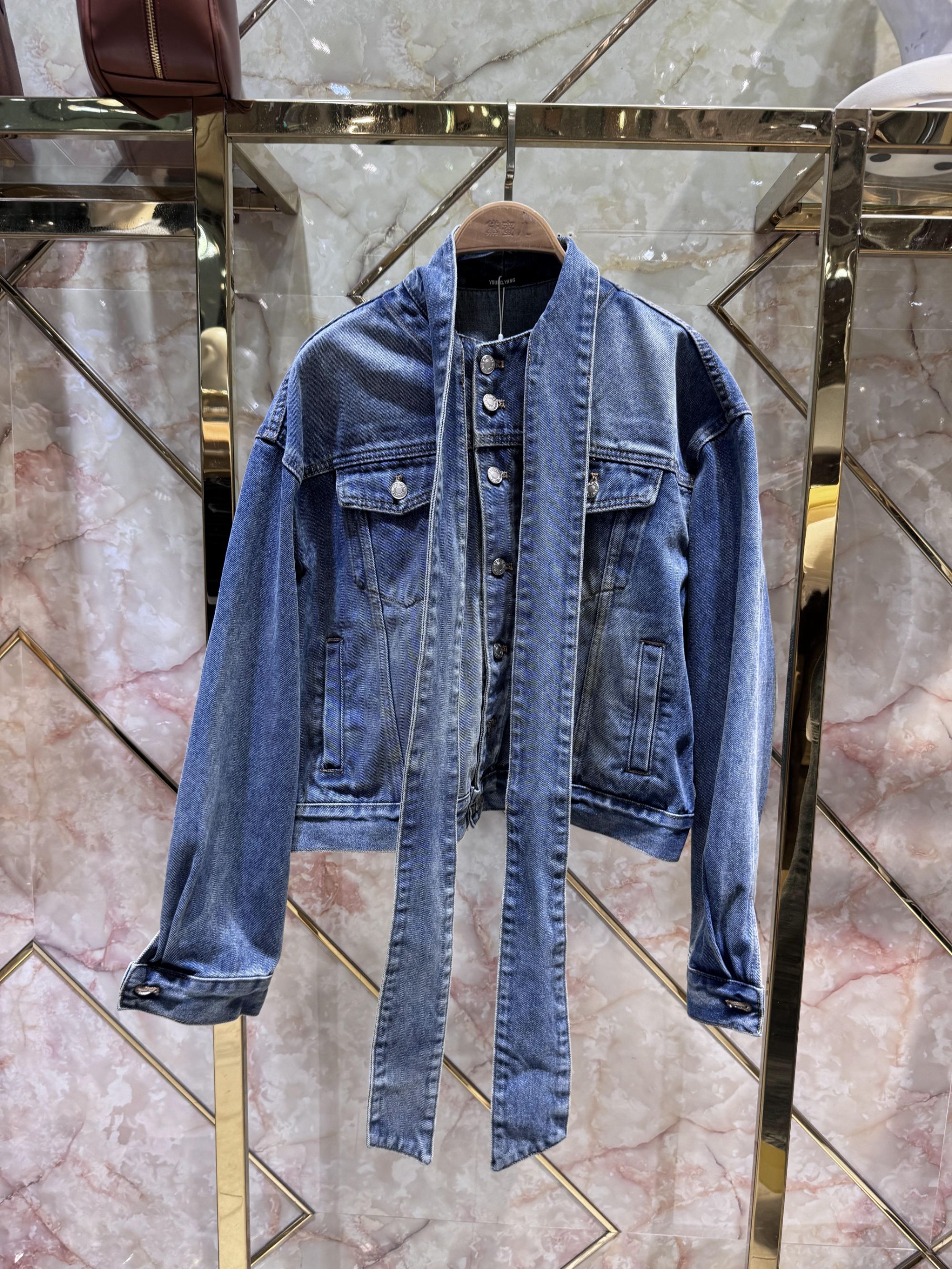 黛蜜儿2025新款领飘带牛仔外套