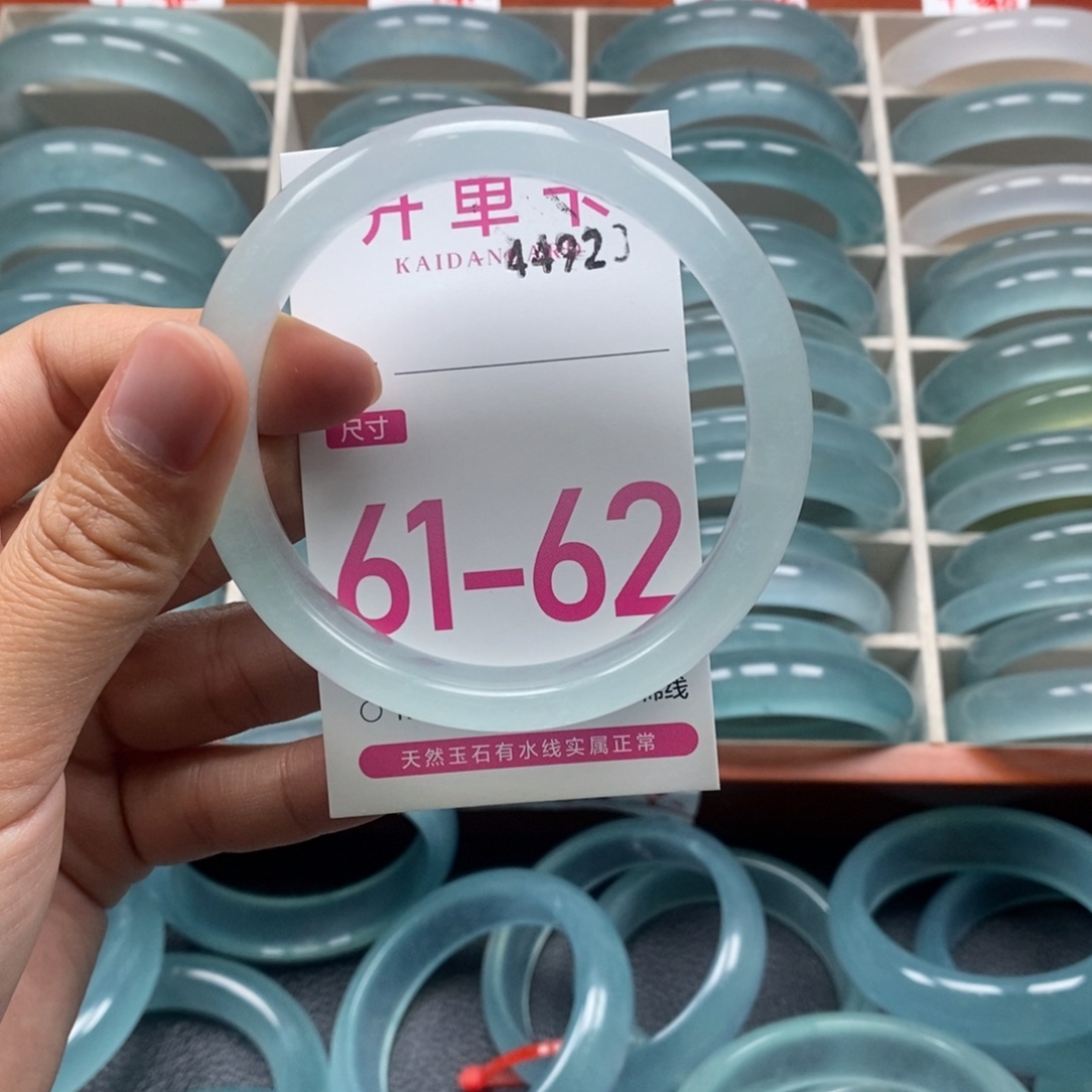 雁***归石英质玉未镶嵌手镯