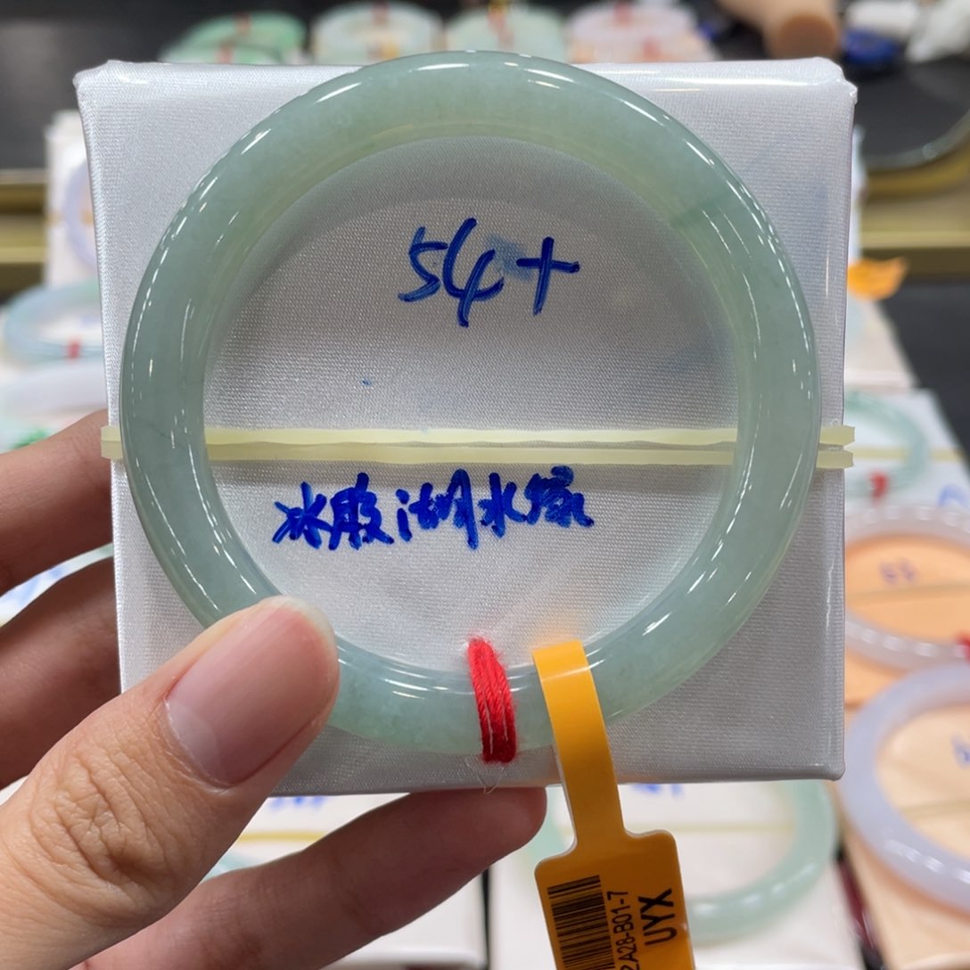 翡翠手镯未镶嵌翡翠手镯