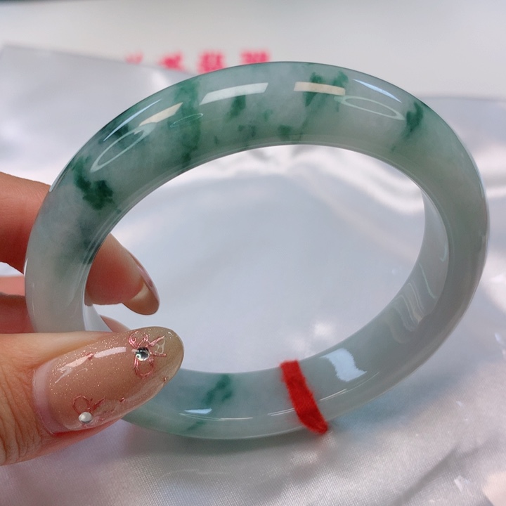 翡翠手镯未镶嵌55圈