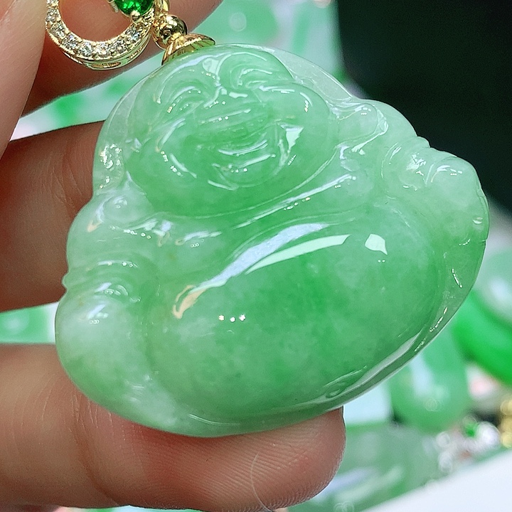 翡翠未镶嵌颈饰多样性发其一