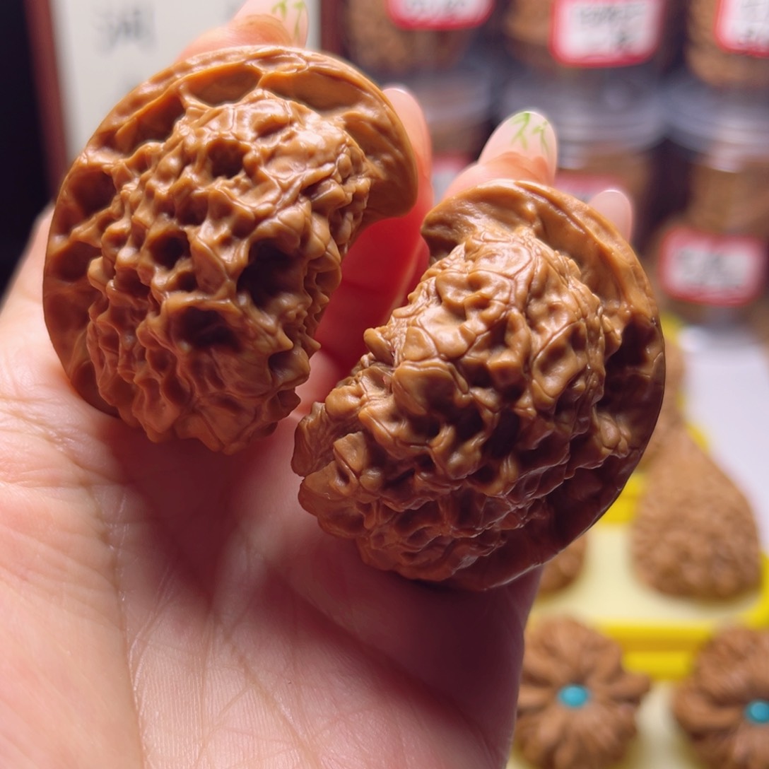 文玩核桃吊坠官帽坐山雕