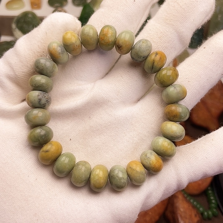 岫岩河磨玉（透闪石质玉）颈饰未镶嵌