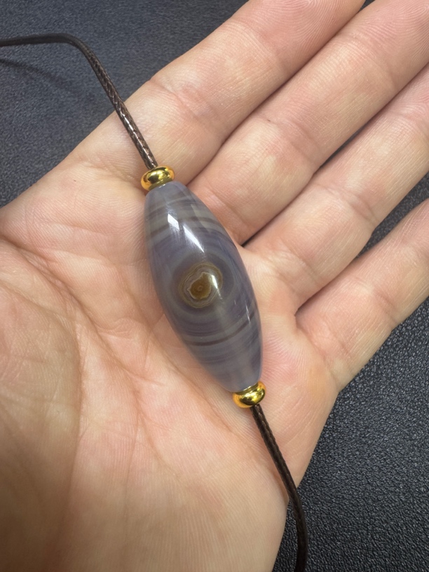 天然如意两眼带虎牙