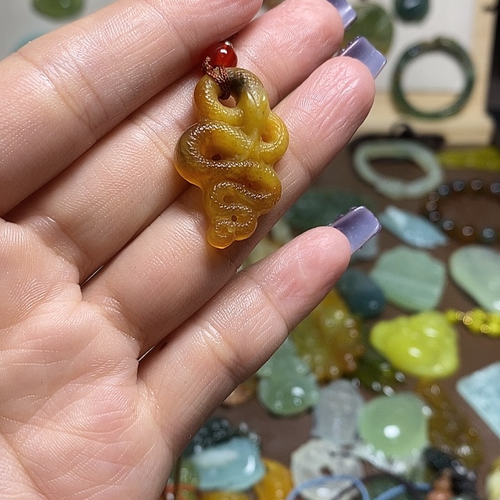 蛇纹石玉吊坠未镶嵌