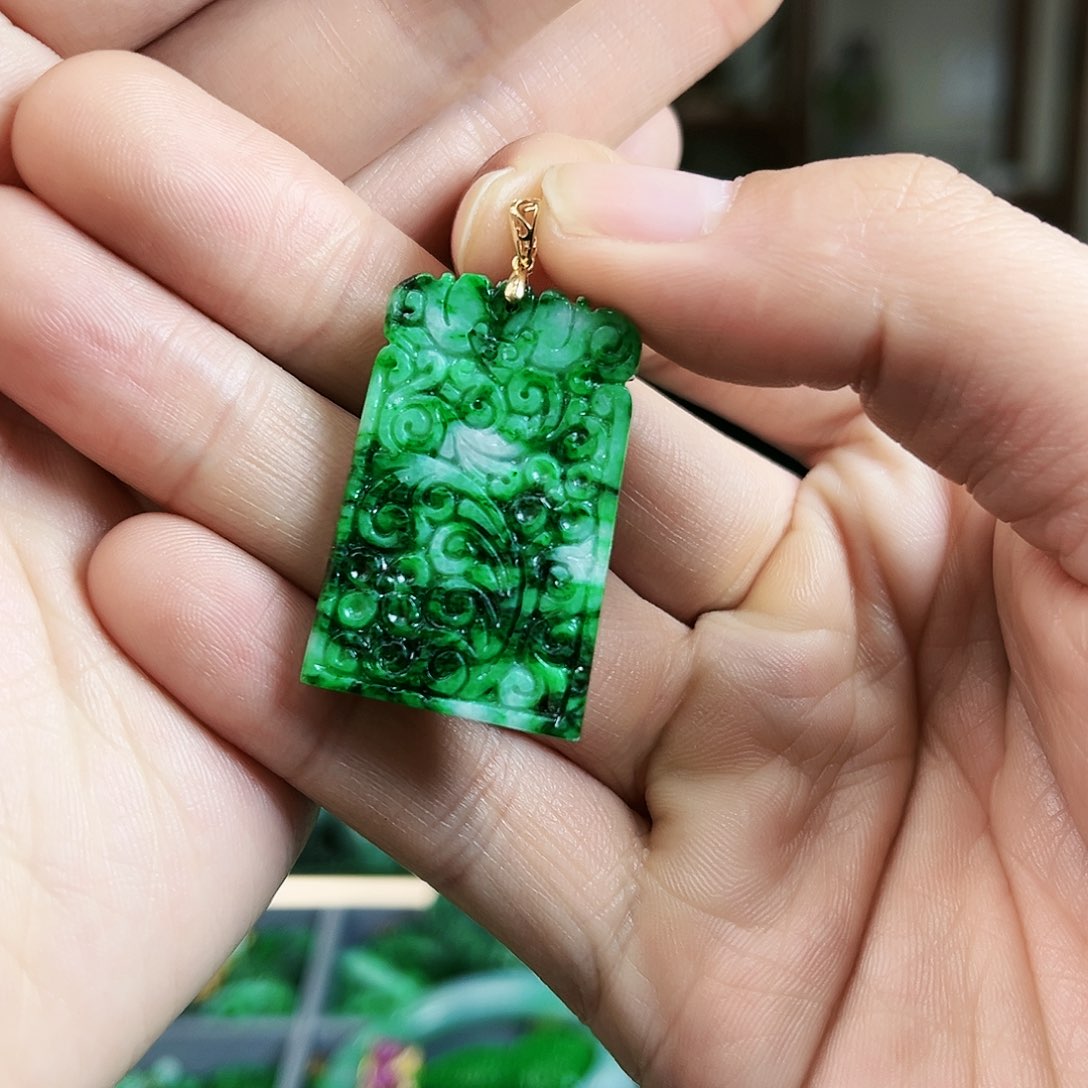 翡翠颈饰18K金镶嵌吊坠