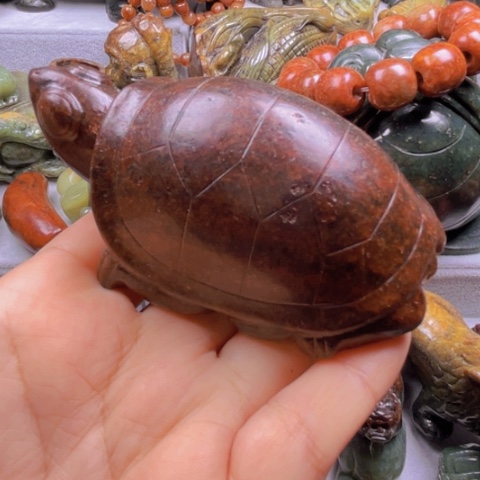 岫岩河磨玉（透闪石质玉）把件未镶嵌财**赢