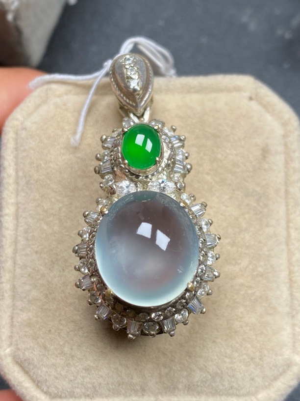 缅甸翡翠玻璃种起刚吊坠