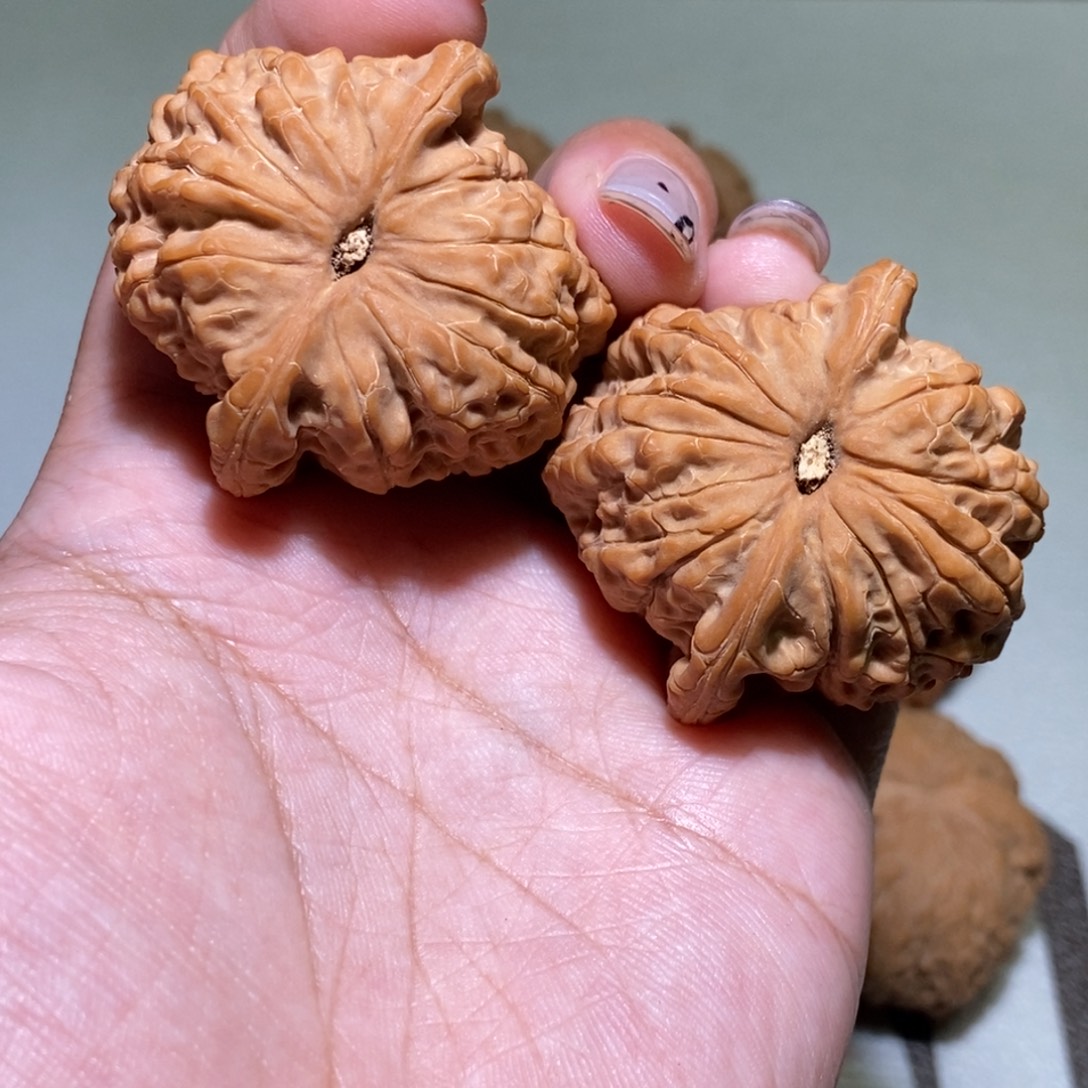 卡***哒手串/手链核桃血麒麟