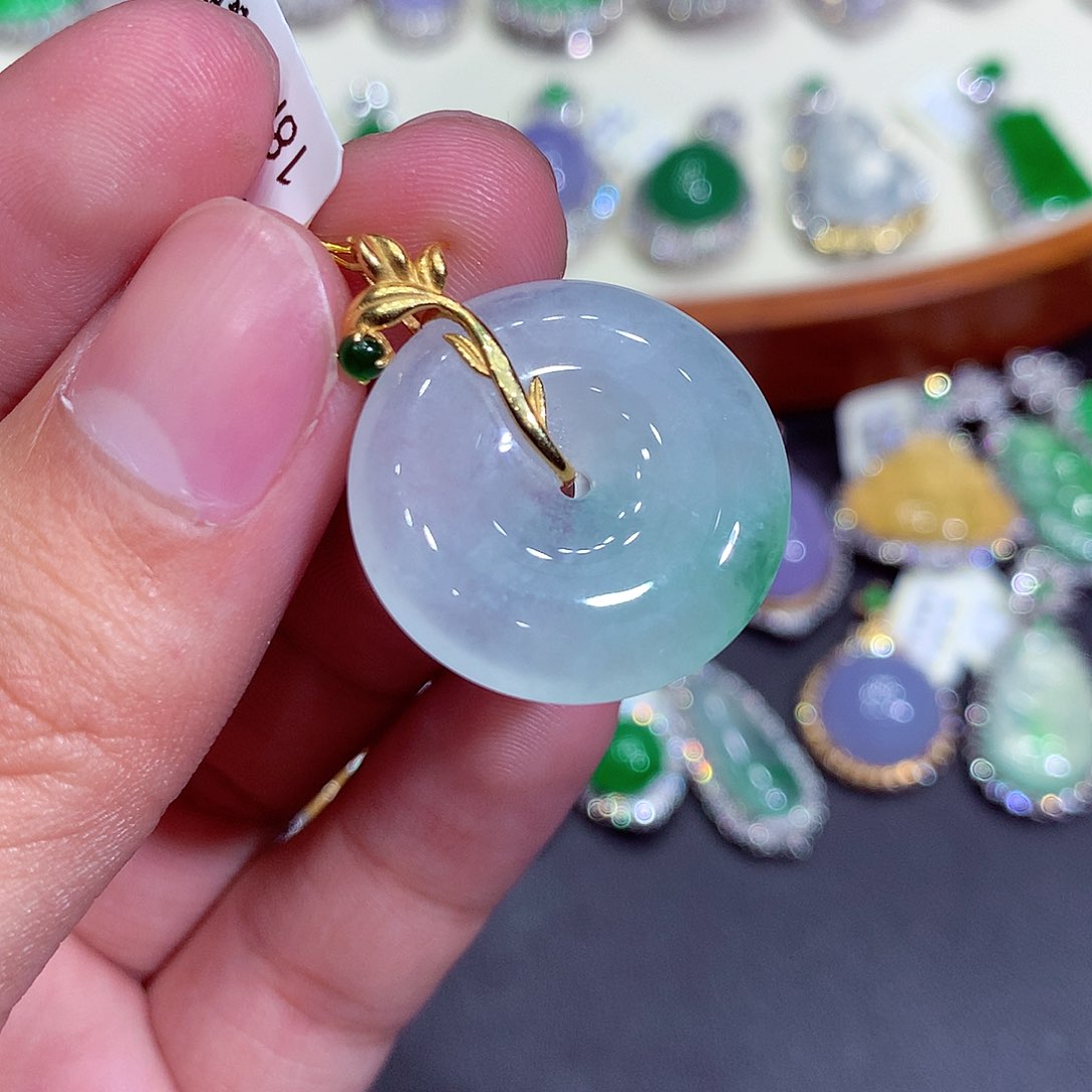 翡翠吊坠(不含链)18K金镶嵌