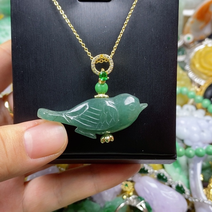 翡翠吊坠(赠链)未镶嵌