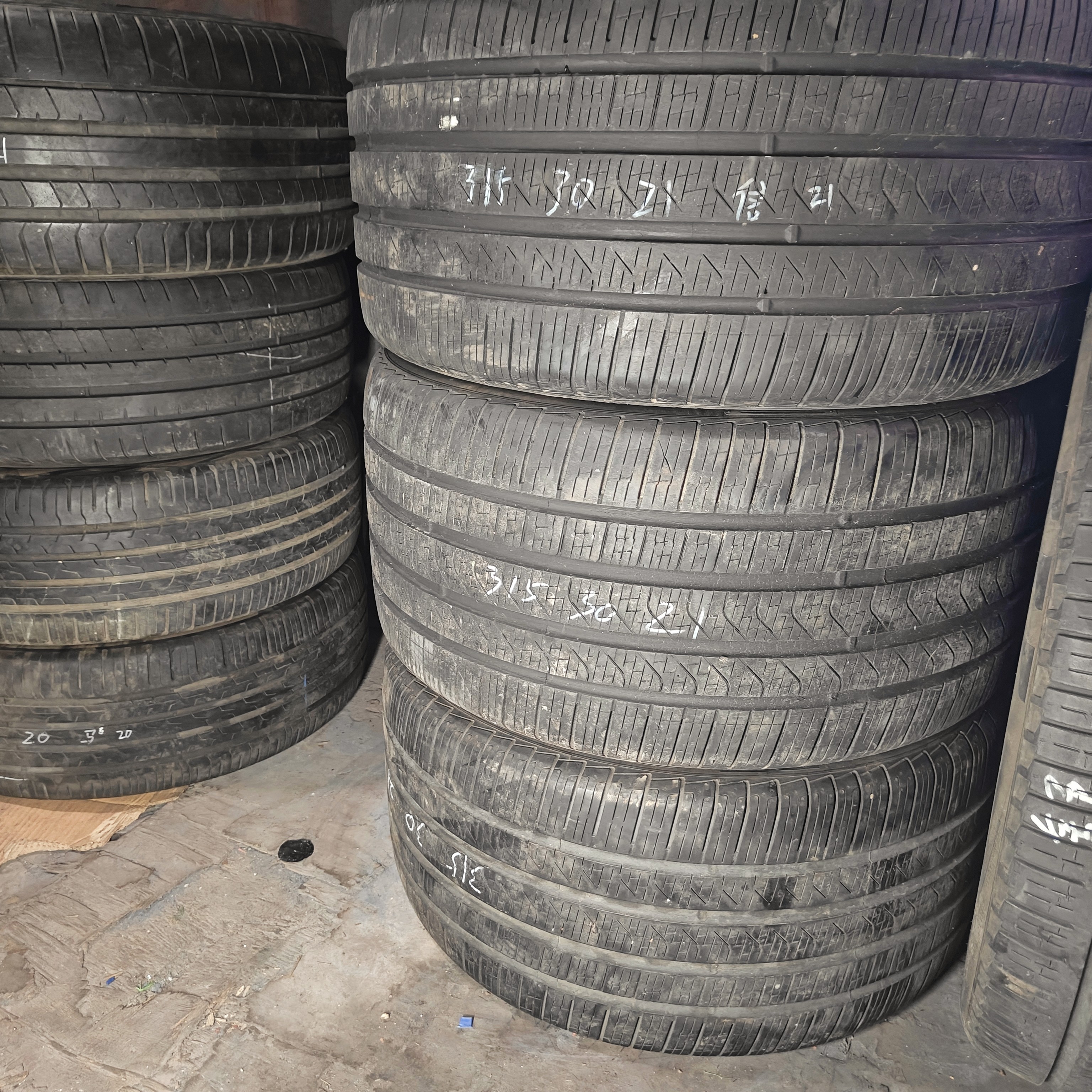 〖优惠价〗315/30R21型号、精品轮胎！