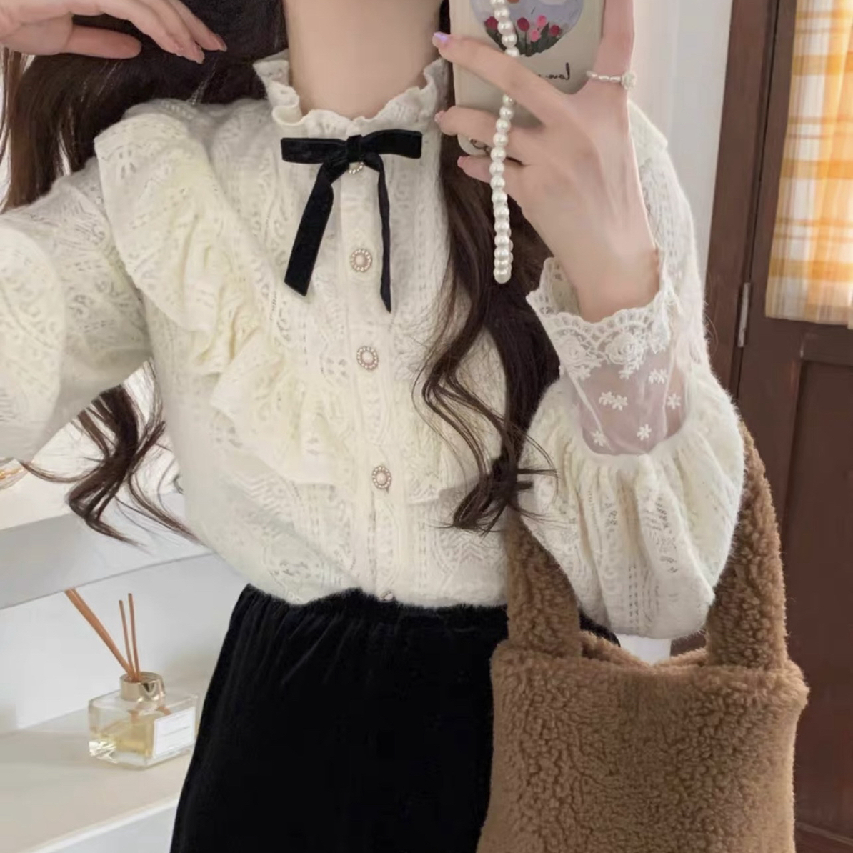 磨毛蕾丝打底衬衫女设计感秋冬新款洋气长袖内搭衬衣时尚上衣2606