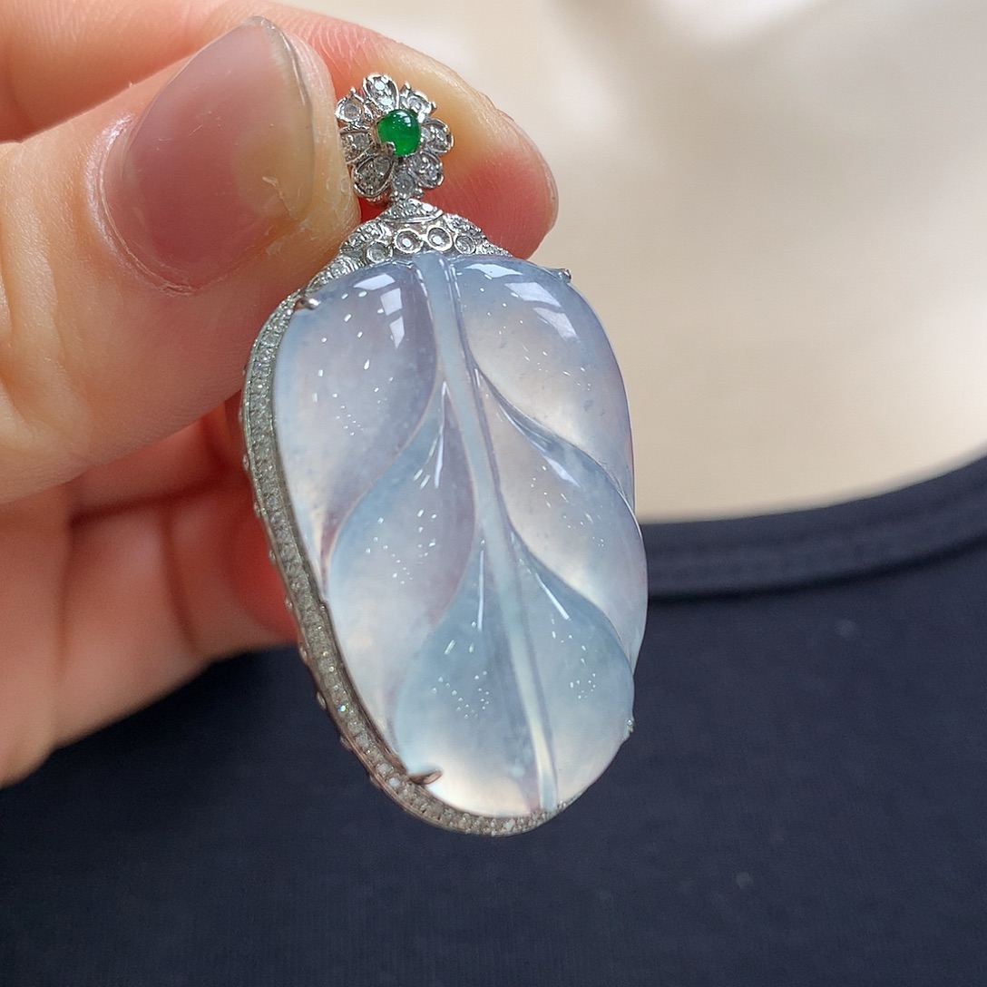 翡翠18K金镶嵌颈饰叶子