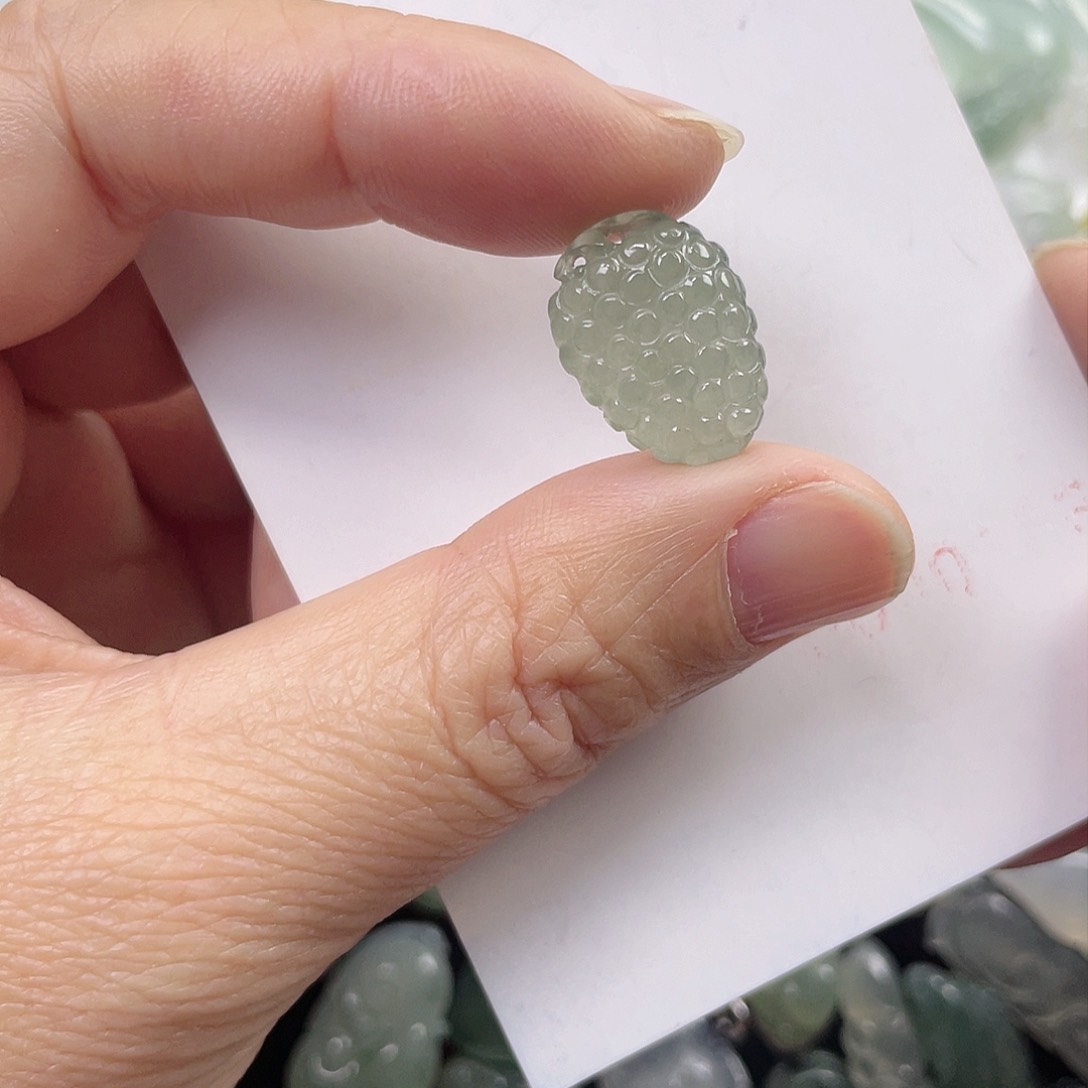 翡翠颈饰未镶嵌小葡萄