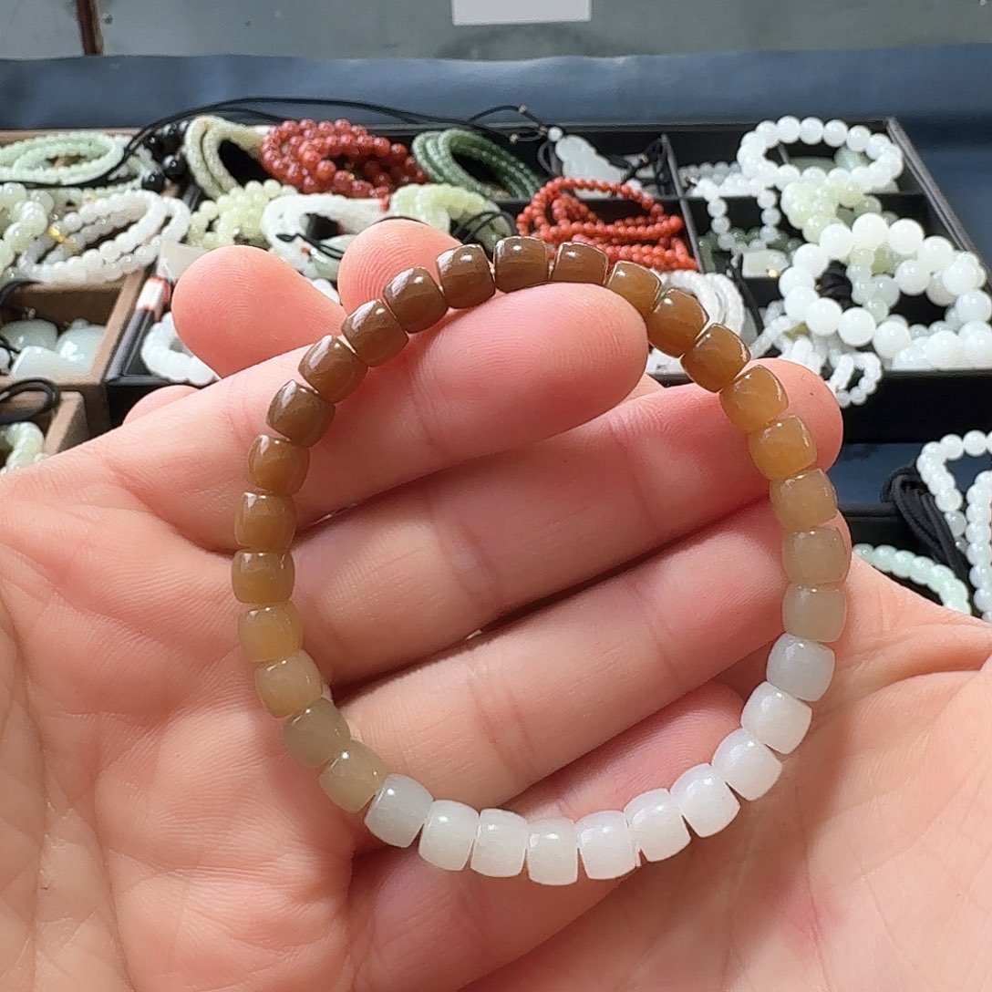 和田玉颈饰未镶嵌