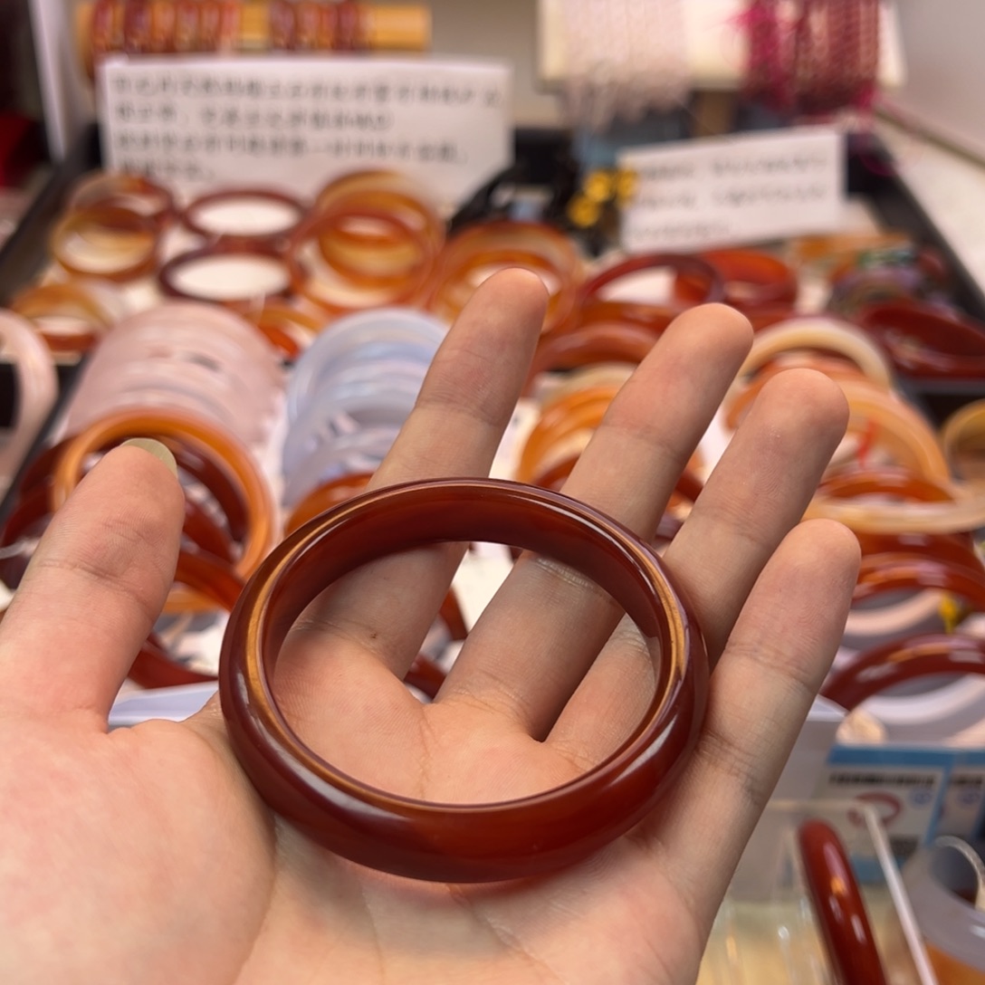 玛瑙/玉髓手镯未镶嵌诗**方55