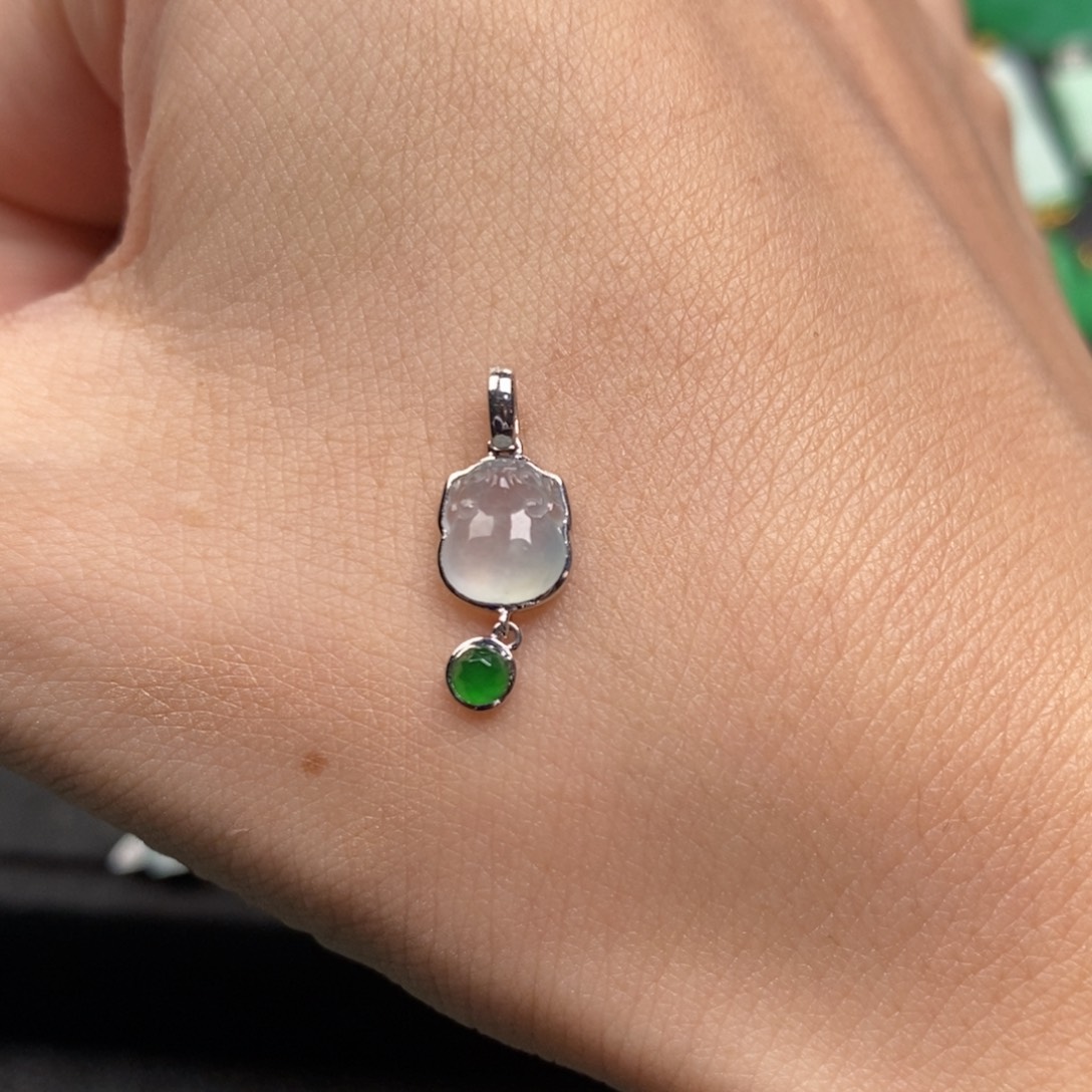 翡翠18K金镶嵌颈饰翡翠