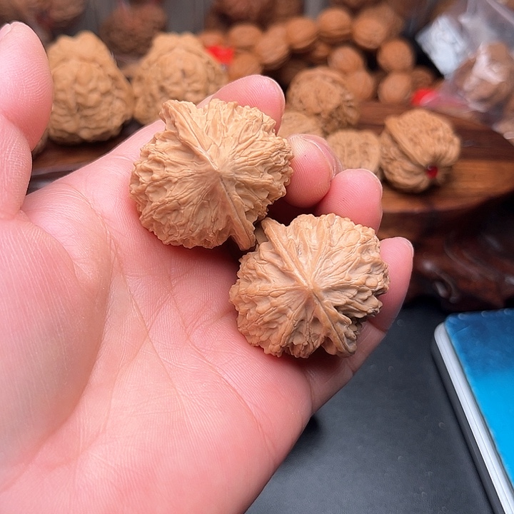 桃核把件核桃灯笼