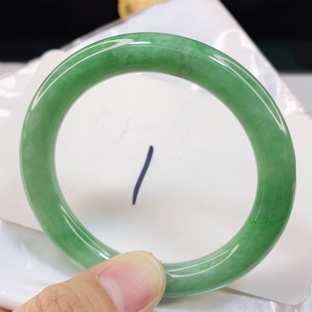 翡翠手镯未镶嵌53.5圈口圆条