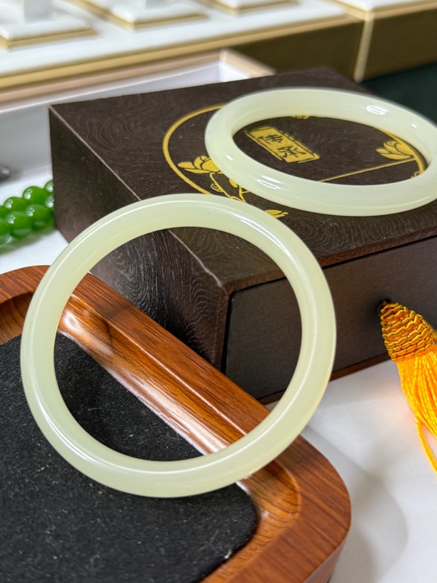 青海晴水细圆条手镯多样性发其一