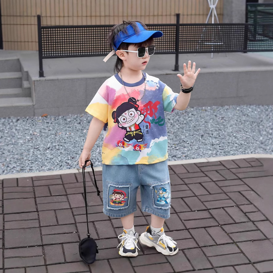 哪吒衣服男童夏装套装2025新款装潮酷时髦夏季短袖扎染两件套