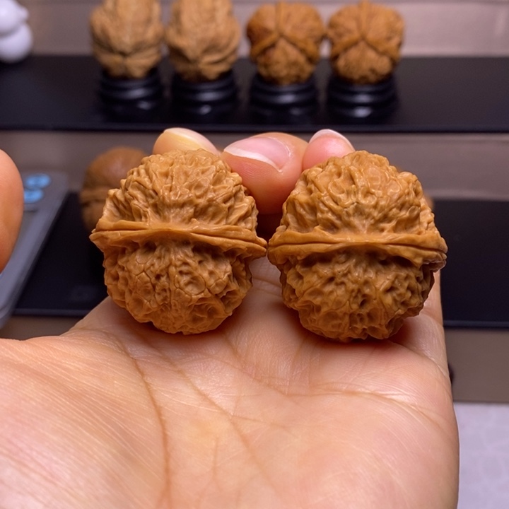 把件文玩核桃珊瑚绣球7