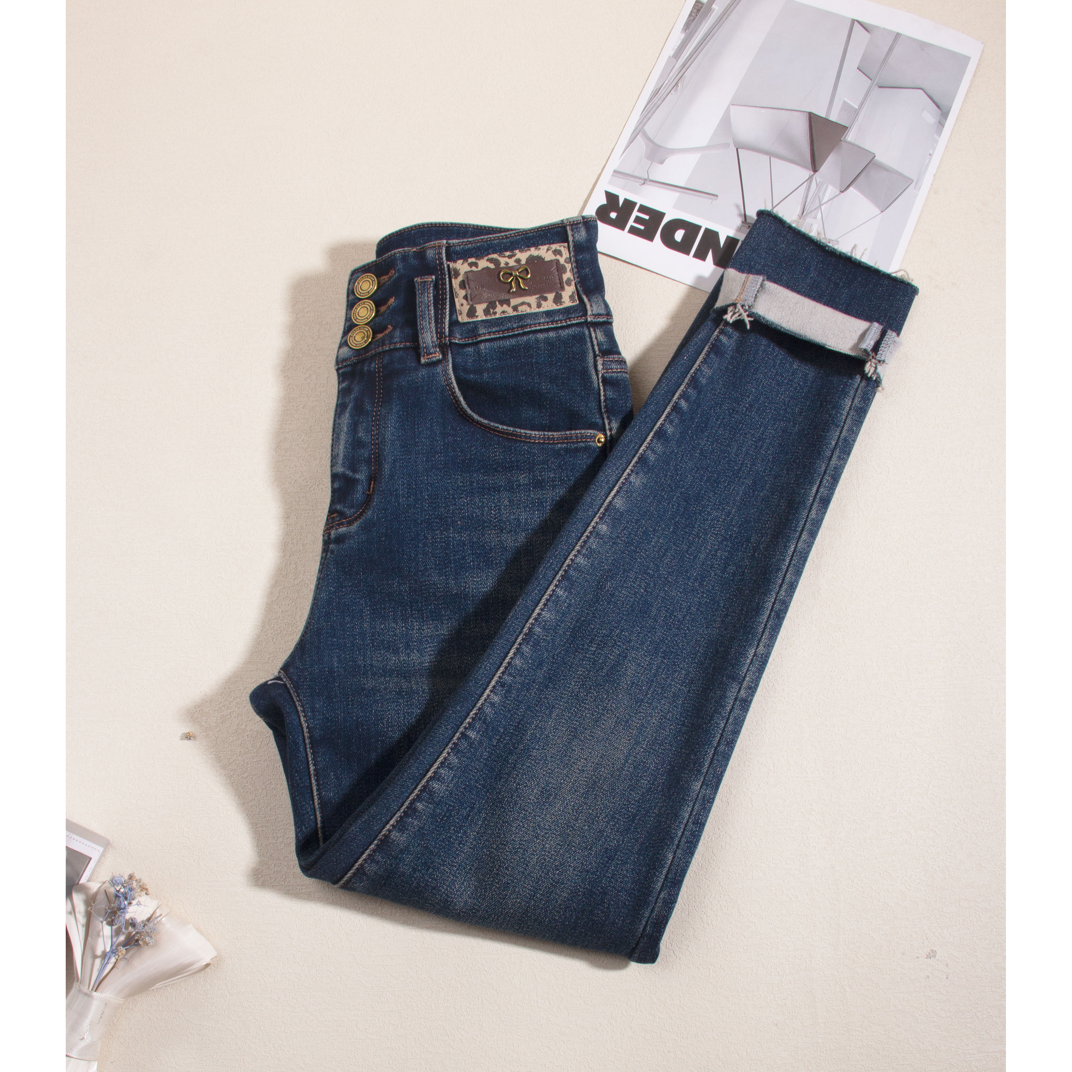 66543-设计师款牛仔多扣收腰显高 长腿款铅笔裤