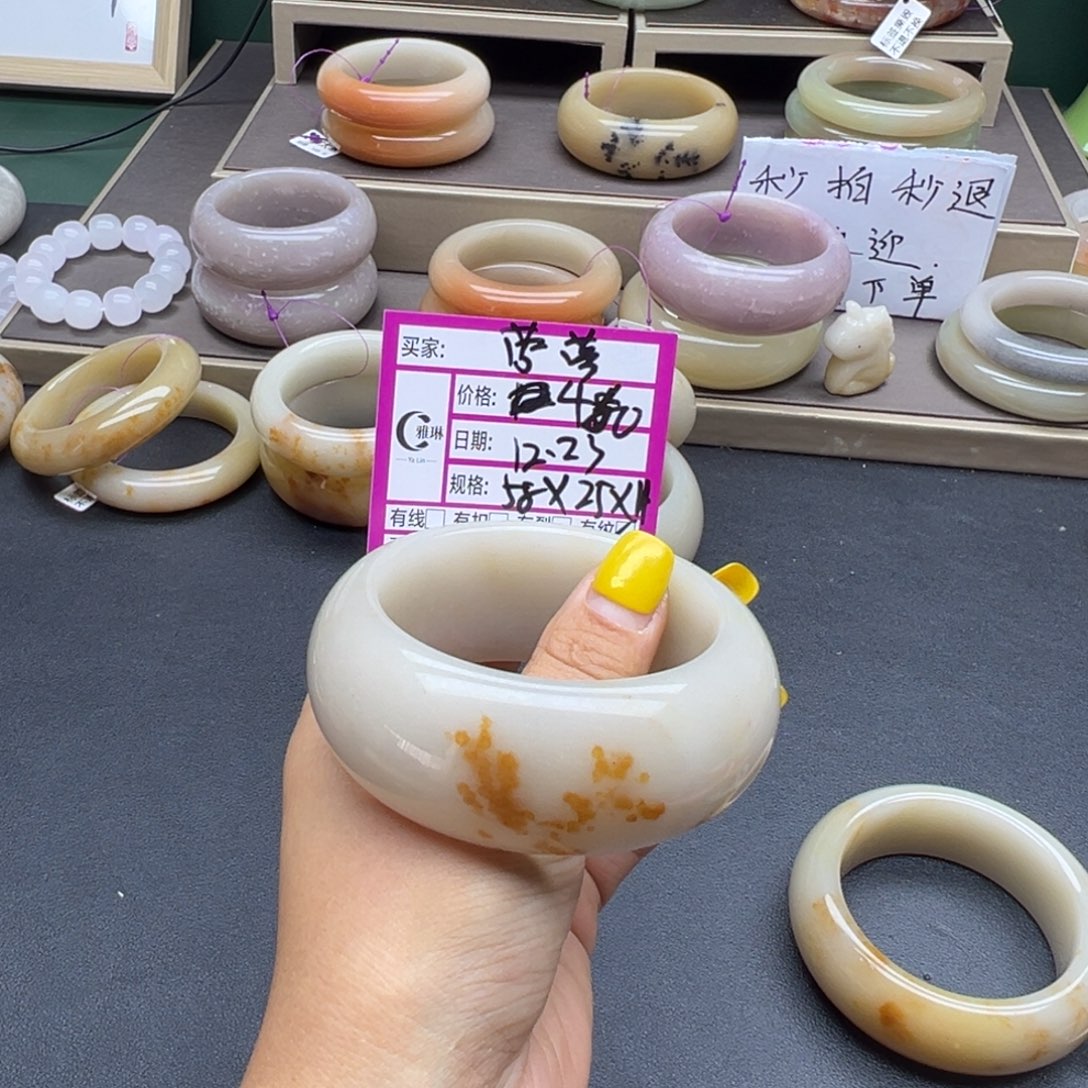 蓉***蓉石英质玉（佘太翠）未镶嵌手镯