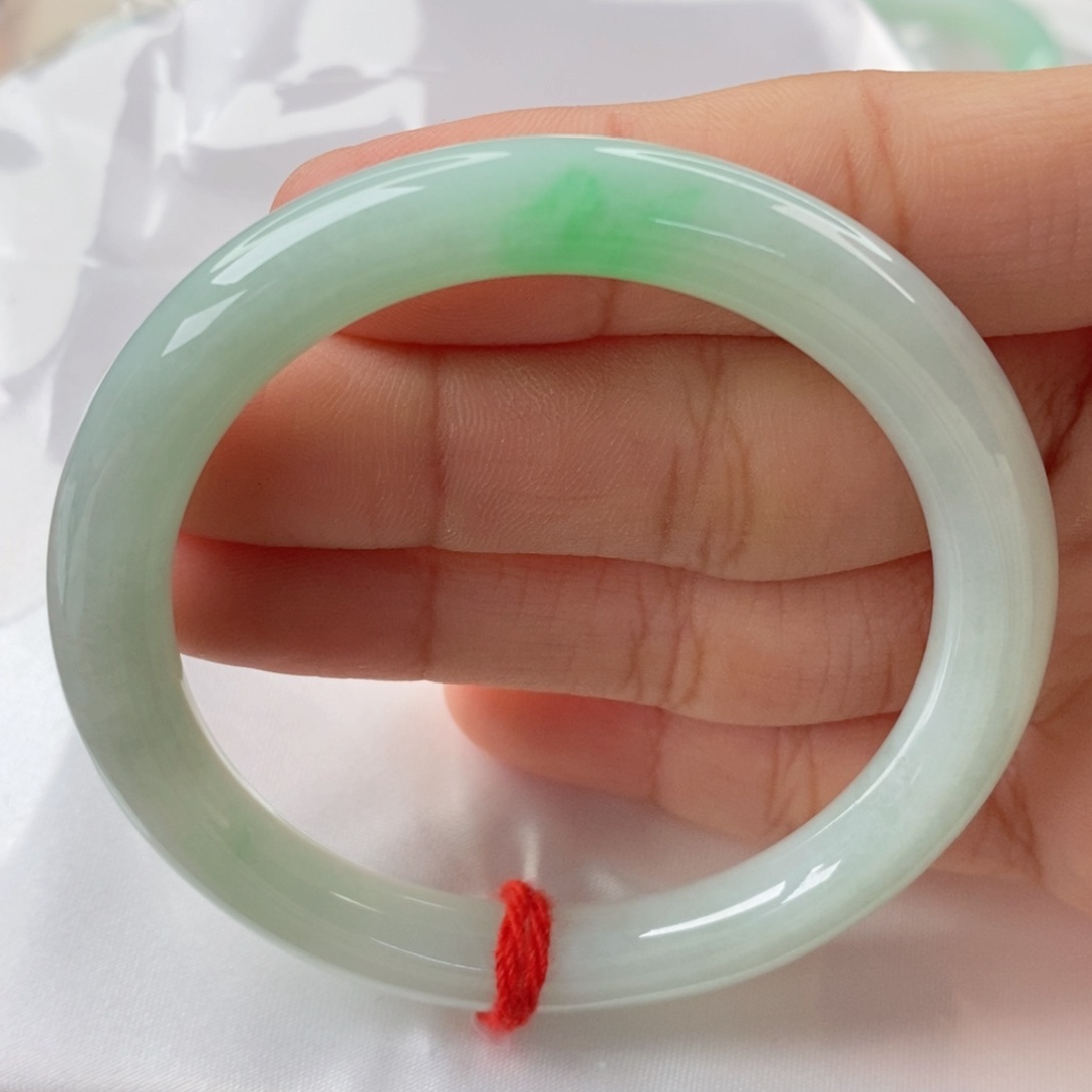 翡翠手镯（圆镯）未镶嵌52圈