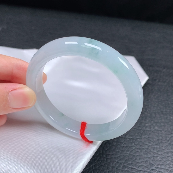 翡翠未镶嵌手镯  