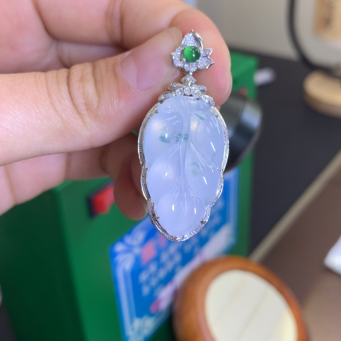 翡翠颈饰18K金镶嵌翡翠