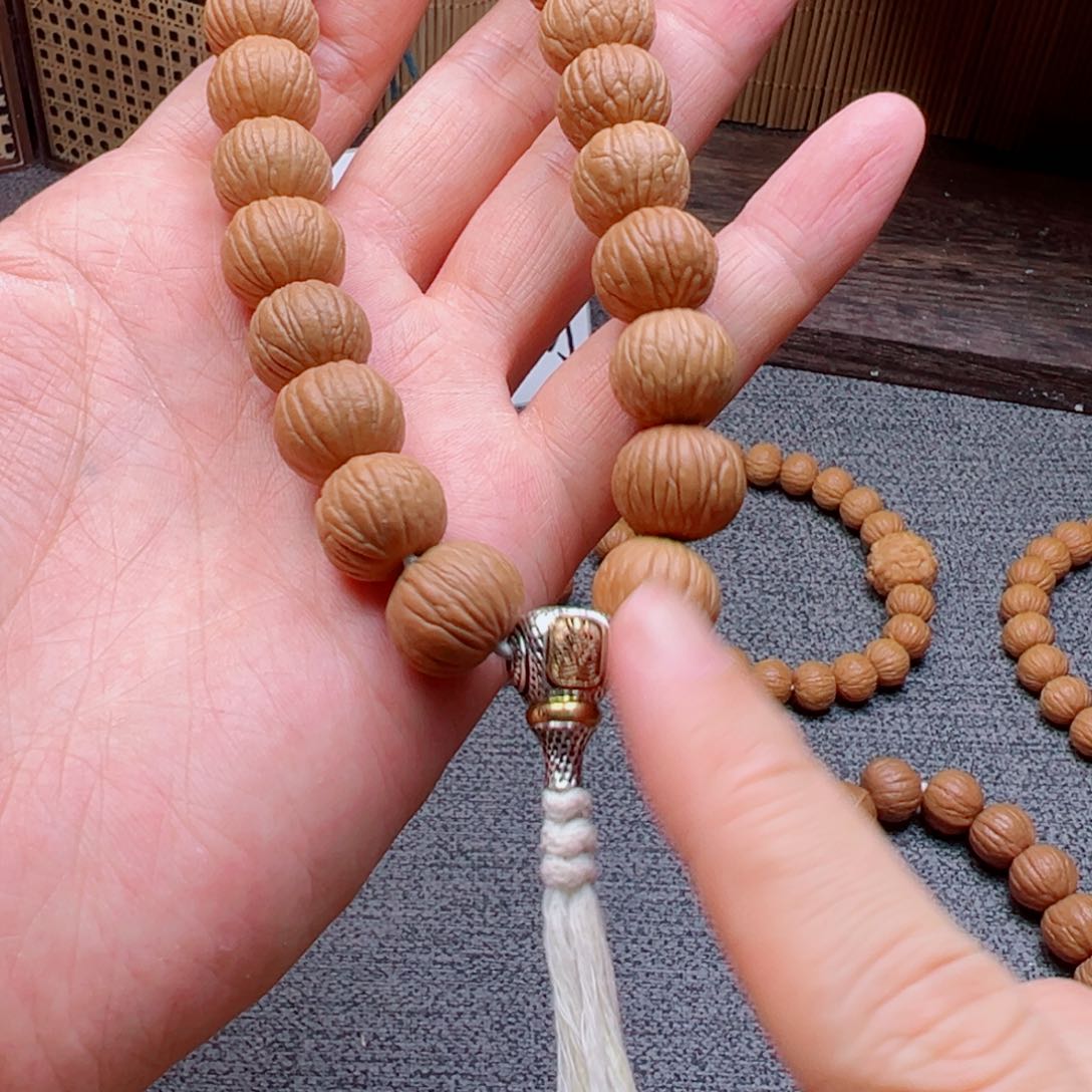 猴头核桃吊坠土豪手持