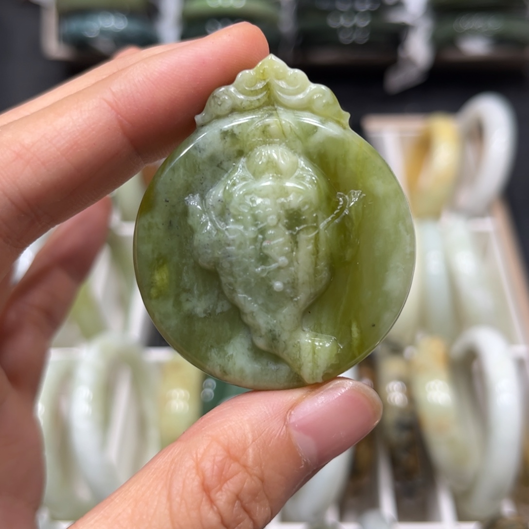 蛇纹石玉未镶嵌颈饰