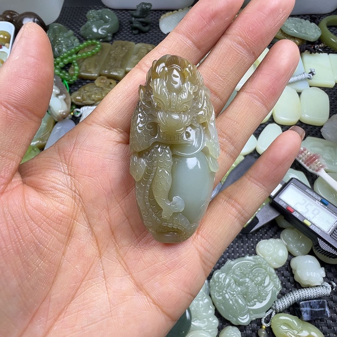 和田玉未镶嵌颈饰卡60