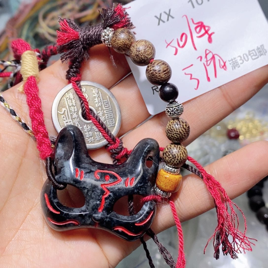 岫玉颈饰合金XX101。 一个