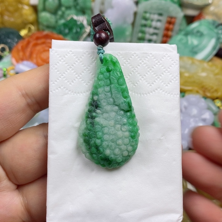 翡翠吊坠(赠链)未镶嵌