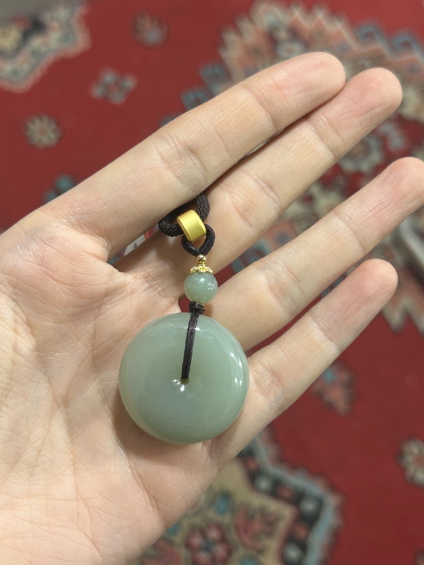 新疆和田玉近矿平安扣