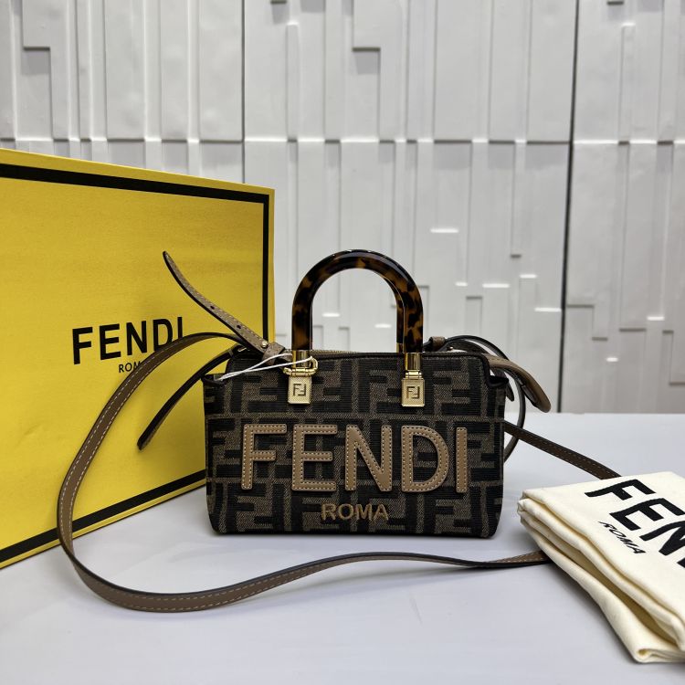 95新/芬迪/单肩包/C13345541042/[251219LLYC]