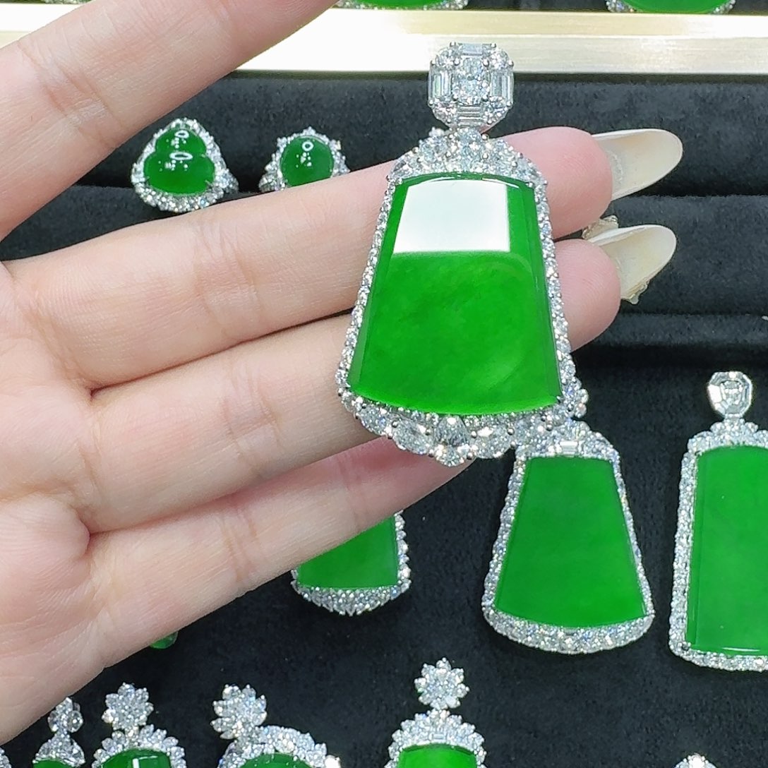 翡翠18K金镶嵌吊坠(不含链)无事牌