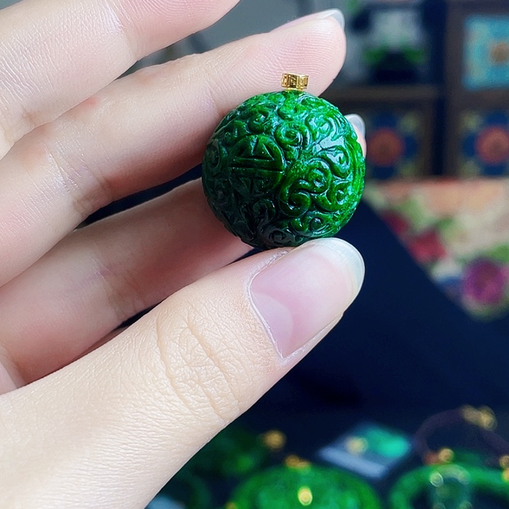 翡翠18K金镶嵌颈饰多样性