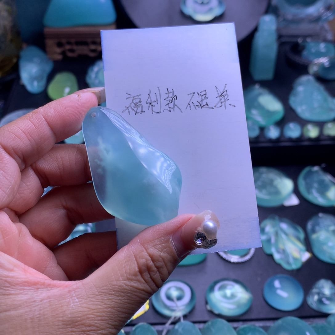 蛇纹石玉吊坠未镶嵌