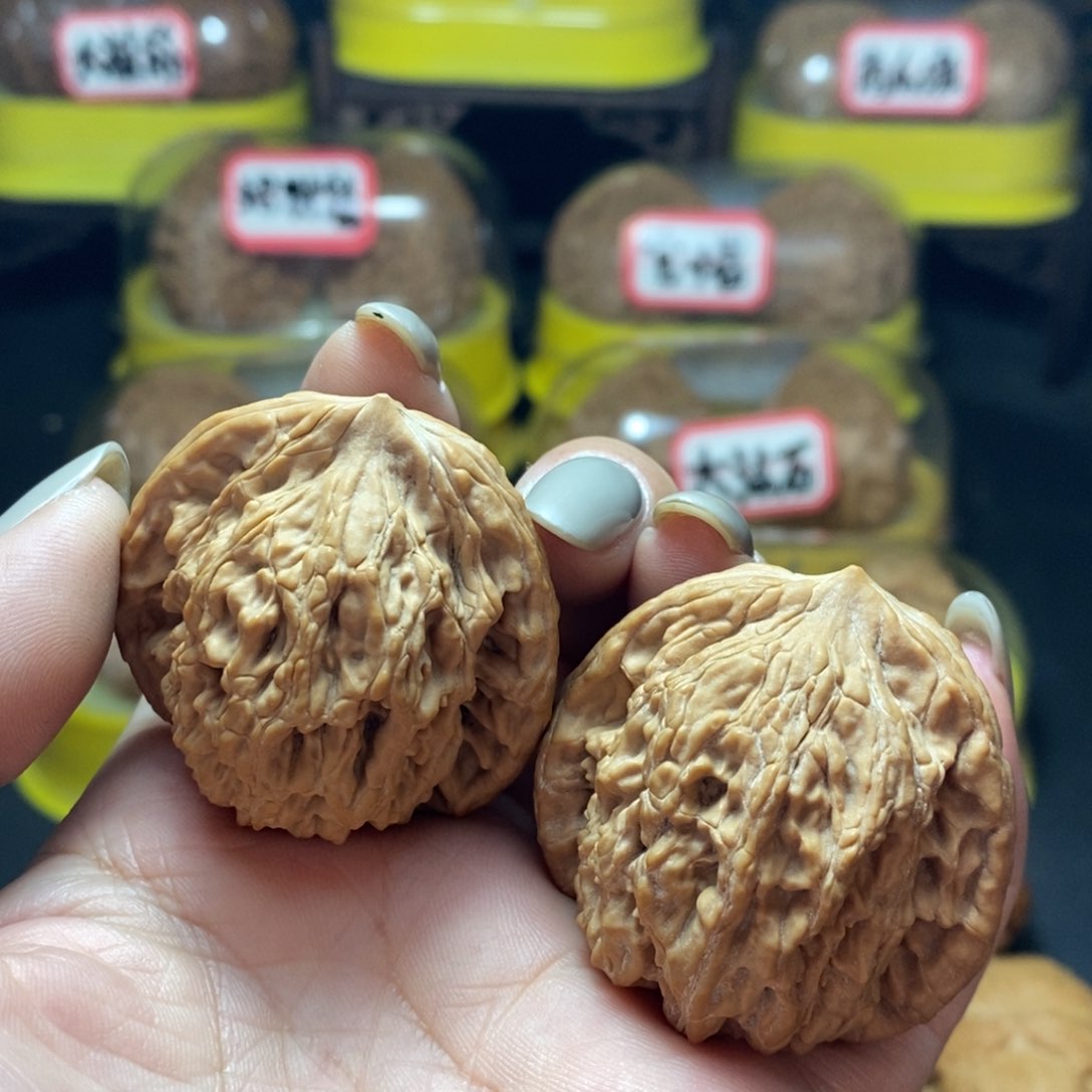 文玩核桃把件六*半虎头