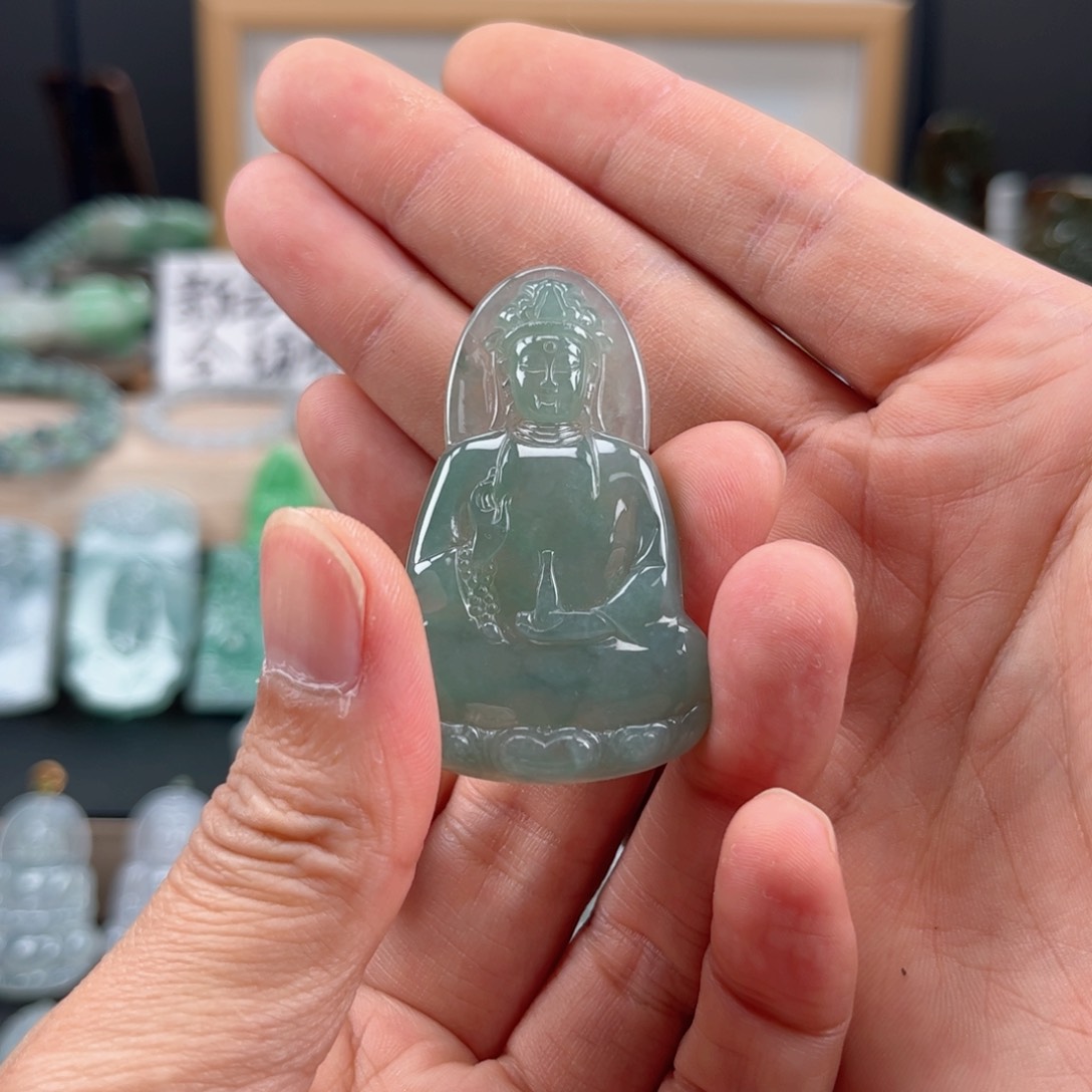 翡翠颈饰未镶嵌素衣观音