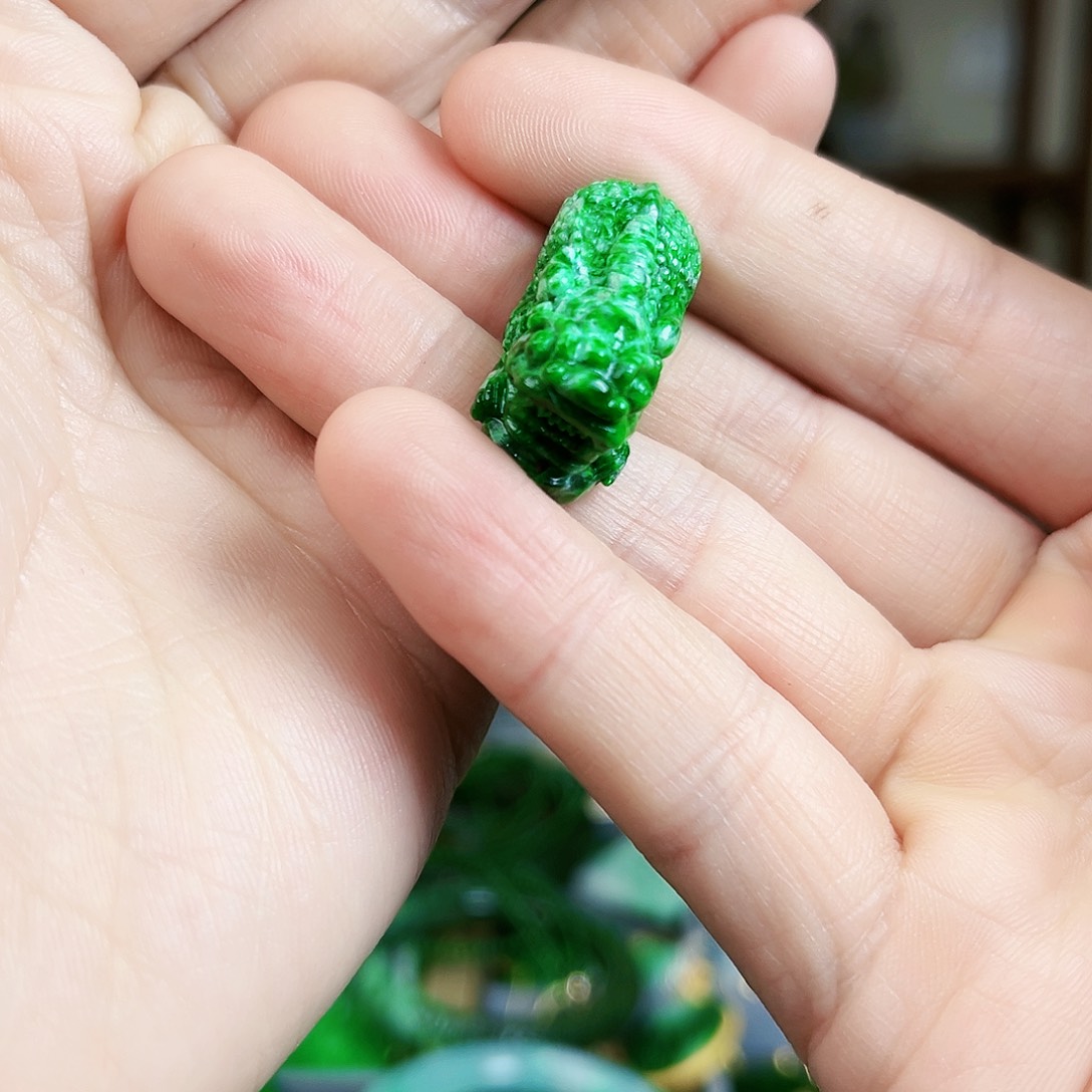 翡翠颈饰未镶嵌吊坠