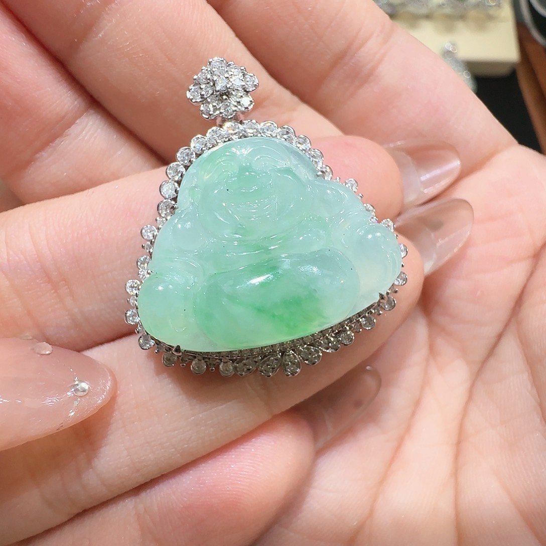 【闪购商品】颈饰18K金镶嵌翡翠