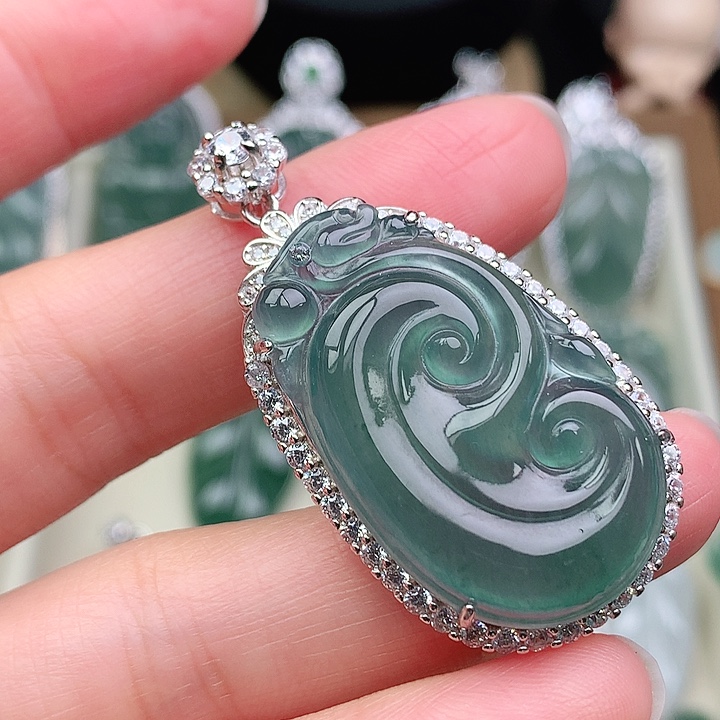 颈饰银S925镶嵌翡翠初*拾吊坠