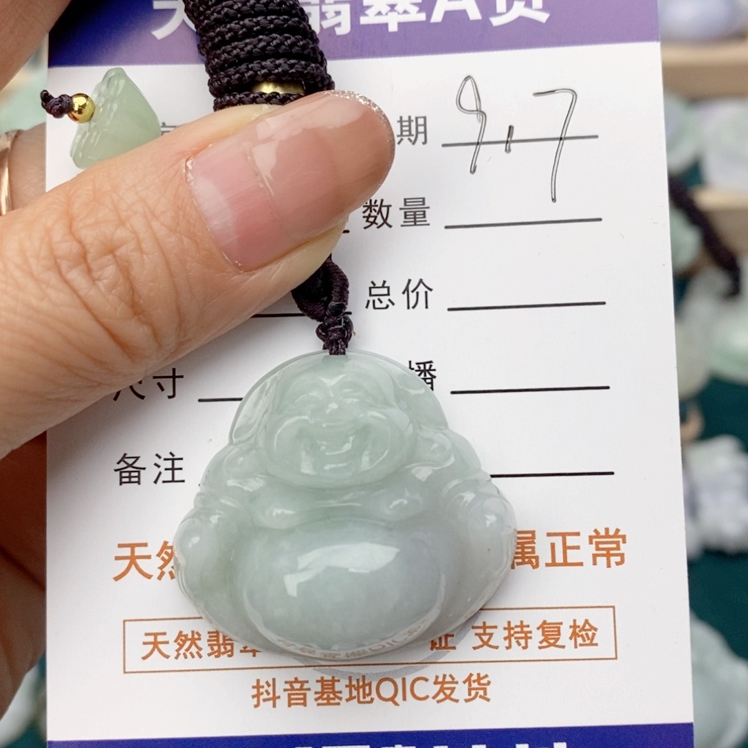 翡翠颈饰未镶嵌佛公