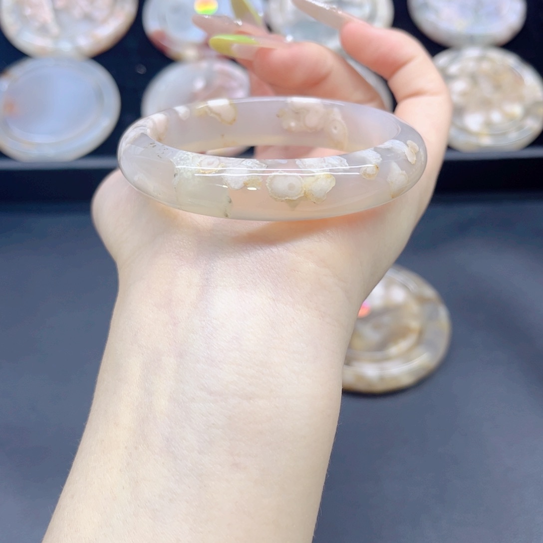 玛瑙/玉髓手镯未镶嵌56