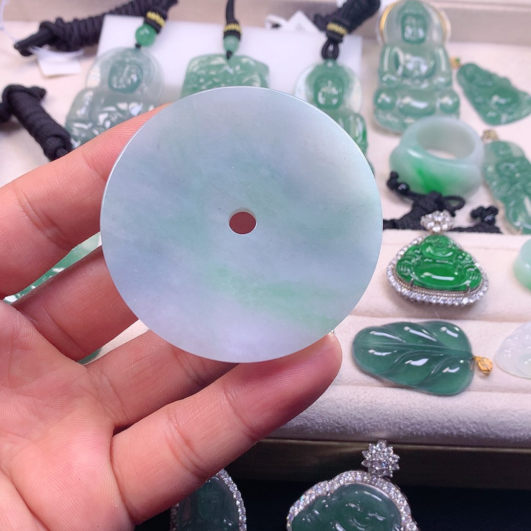 翡翠颈饰未镶嵌翡翠